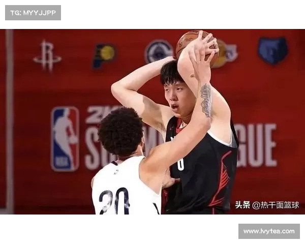 杨瀚森现身洛杉矶与开拓者队友合练 对位鹈鹕中锋卢尼展现实力 杨瀚森现身洛杉矶与开拓者队友合练 对位鹈鹕中锋卢尼展现实力